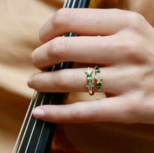 Charger l'image dans la galerie, Bague Elisabeth - Tsavorite claire et tsavorites foncées